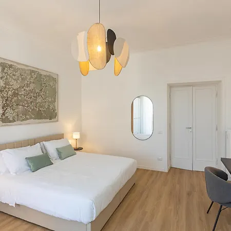 Constance By In Apartment *