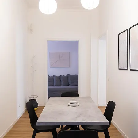 Constance By In Apartment Rome